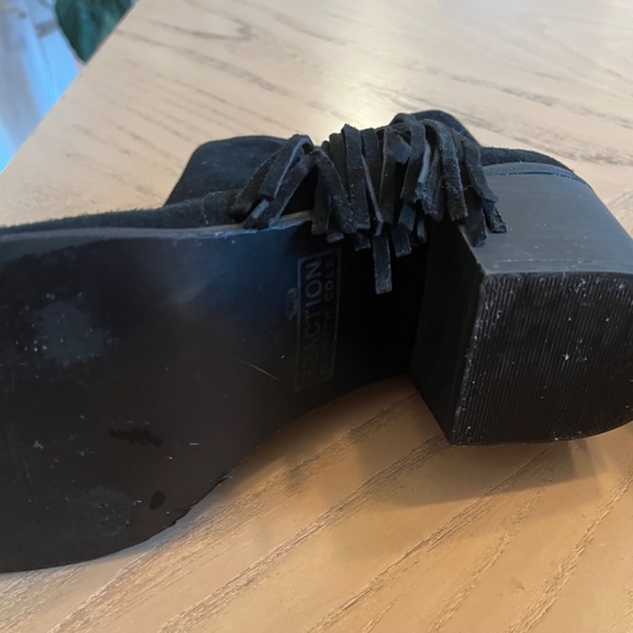 Black Suede Fringe Ankle Bootie Size 8.5 by Kenneth Cole Reation - Picture 10 of 15